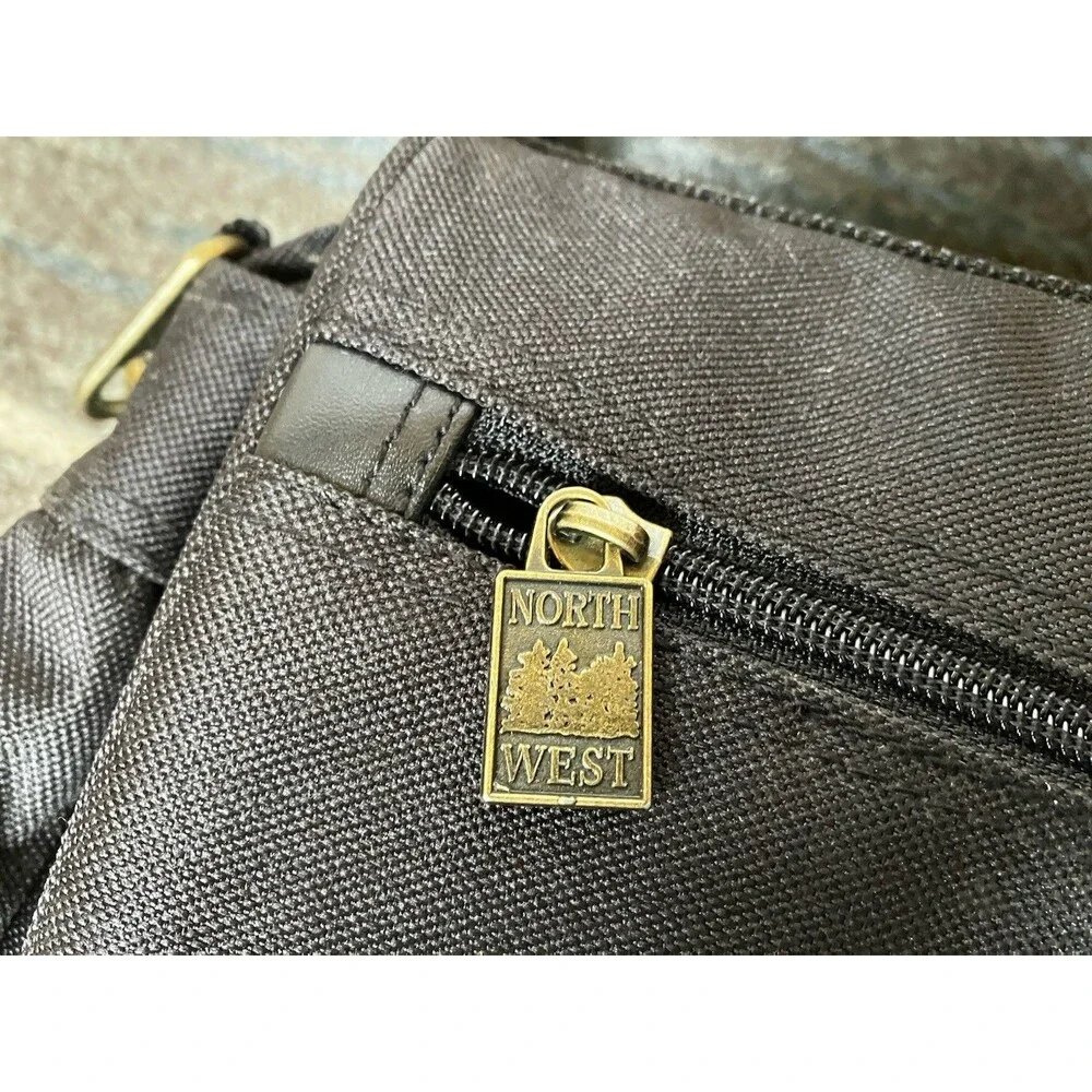 Leeds Black Canvas Messenger Computer Bag North West Zipper